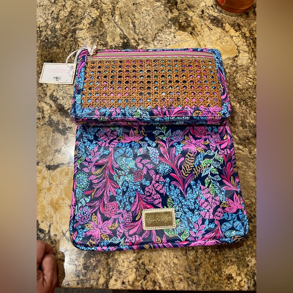 Lily Pulitzer laptop sleeve - Calypso Coast design -durable
wipe clean GORGEOUS!